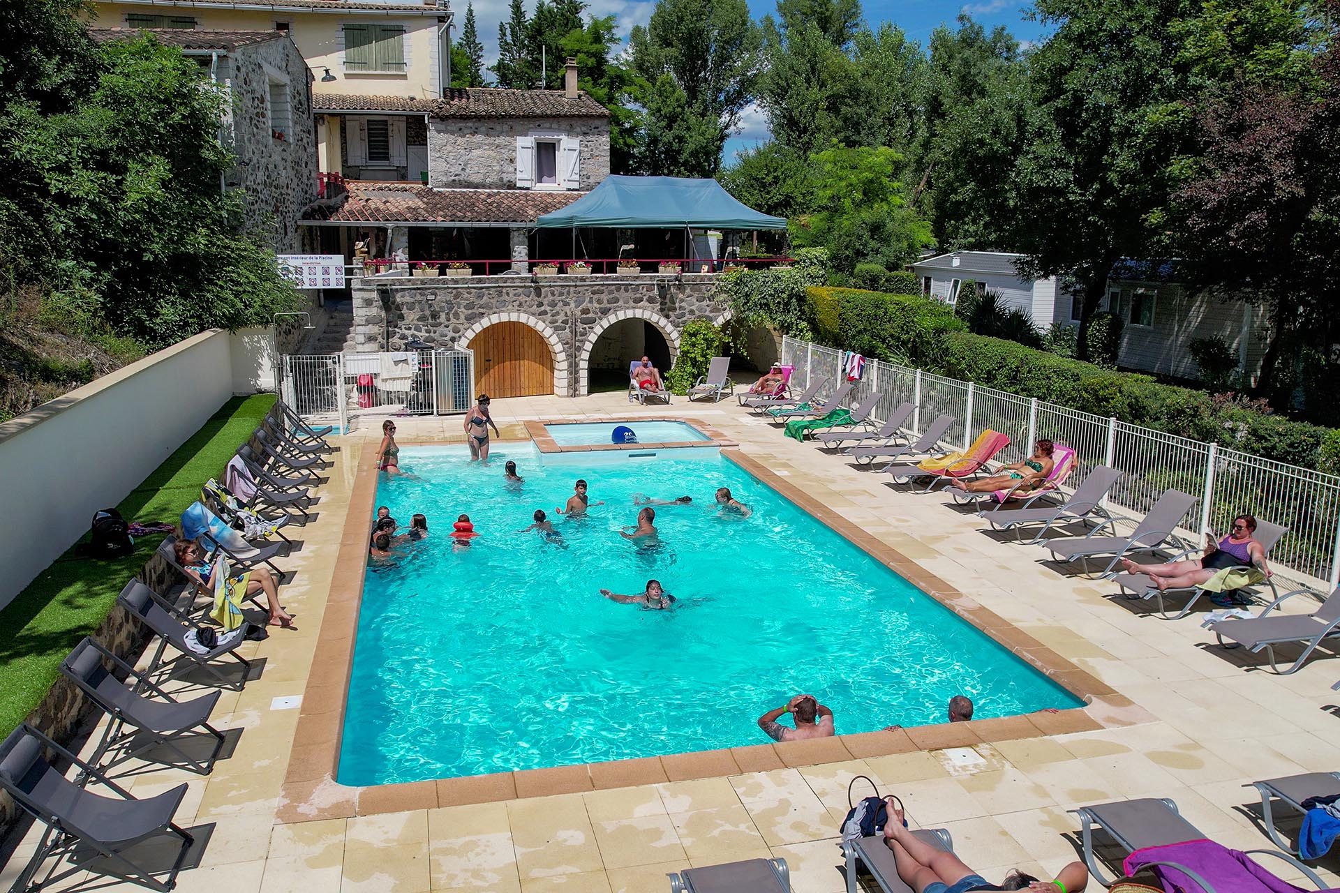 Camping Ardèche avec piscine : Les Rives d'Auzon à Aubenas (07)