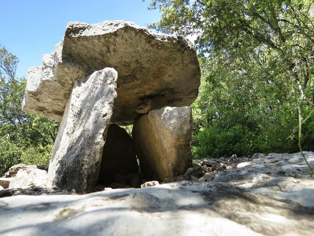 Point d'intérêt lors d'une randonnée en Ardèche - Dolmen du Chanet - Camping les Rives d'Auzon en Ardèche